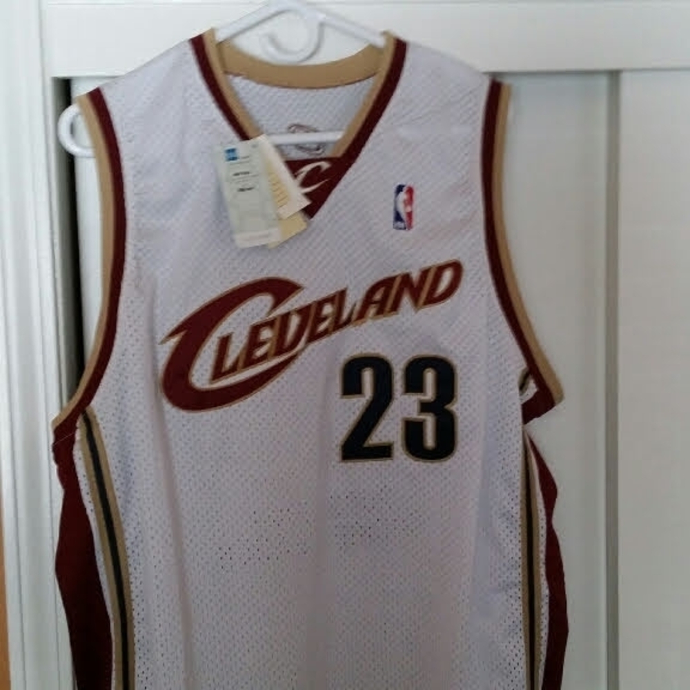Mitchell & Ness Rookie Season LeBron James White And Maroon 3XL NBA Jersey